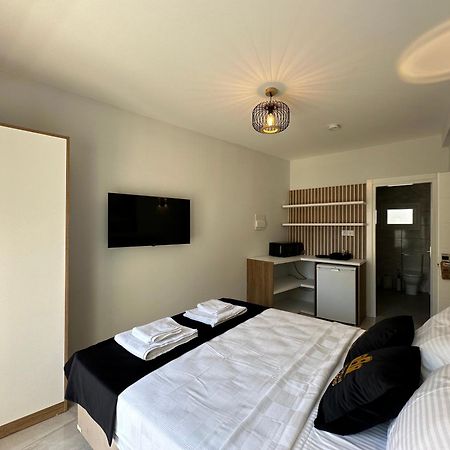 Famagustian Guest Rooms ฟามากุสต้า ภายนอก รูปภาพ