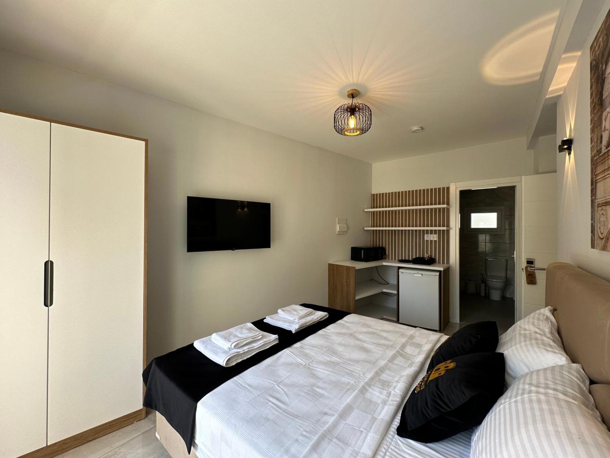 Famagustian Guest Rooms ฟามากุสต้า ภายนอก รูปภาพ