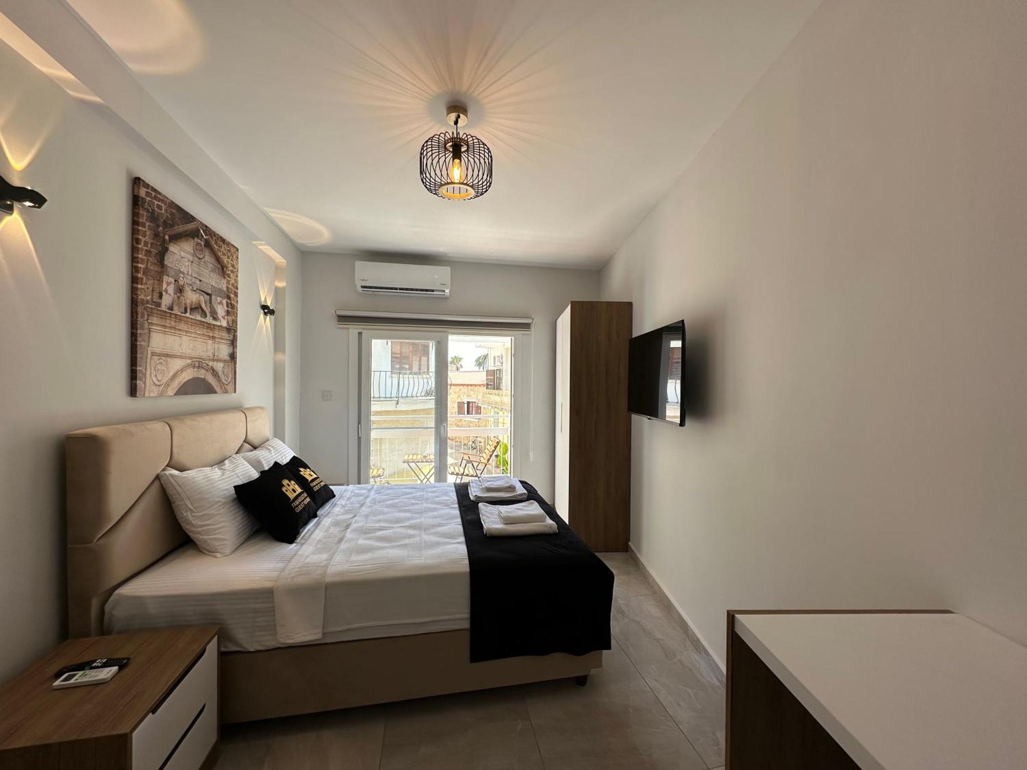 Famagustian Guest Rooms ฟามากุสต้า ภายนอก รูปภาพ